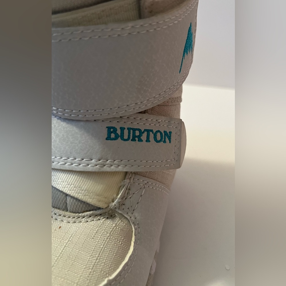 Burtin Grom Snowboard Boots in size 10 Kids - Picture 2 of 9
